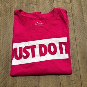 Nike men’s pink t-shirt
